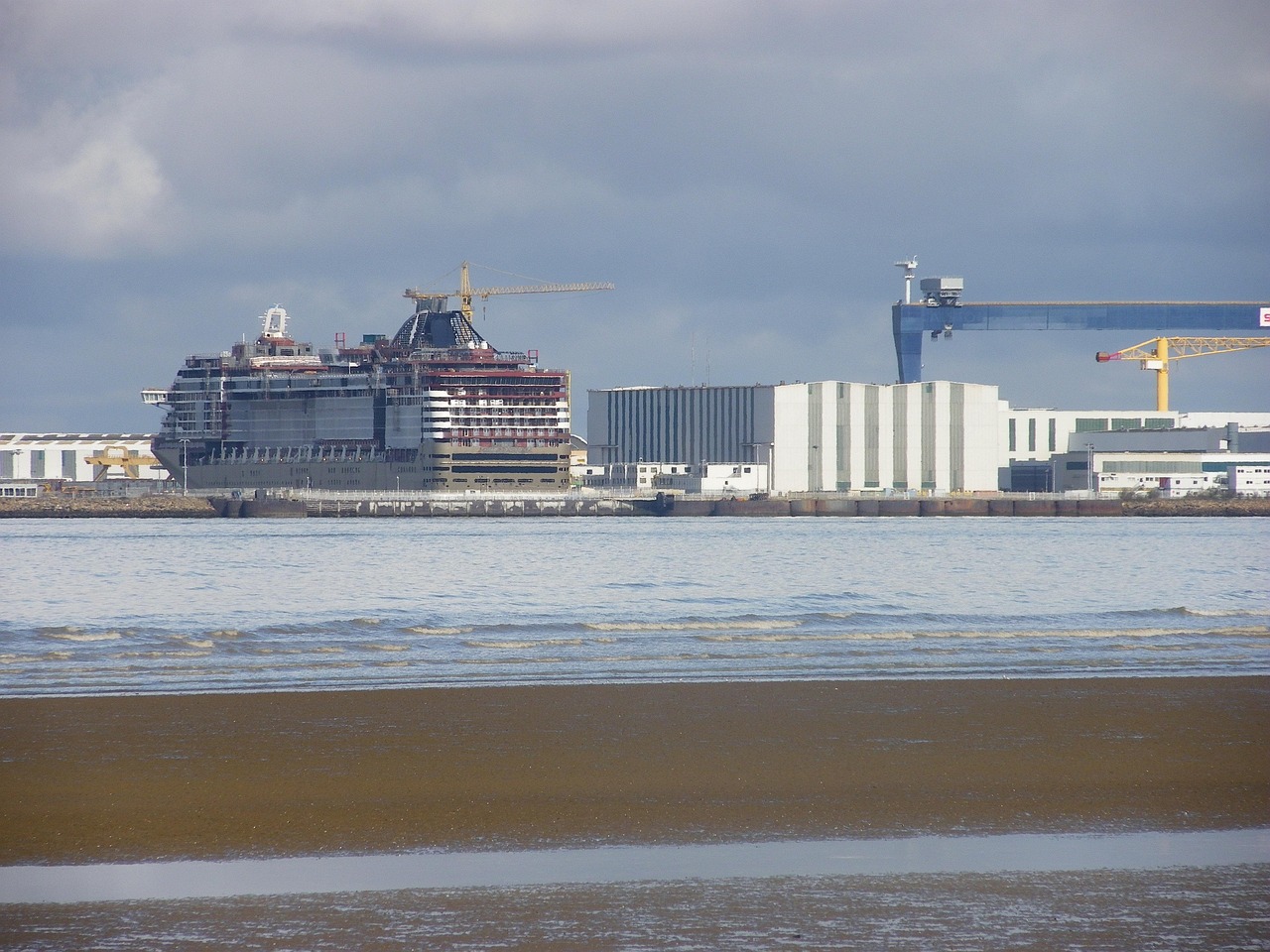 Shipyard, ship, cargo — Explore Opportunities and Strategies in Prop Trading