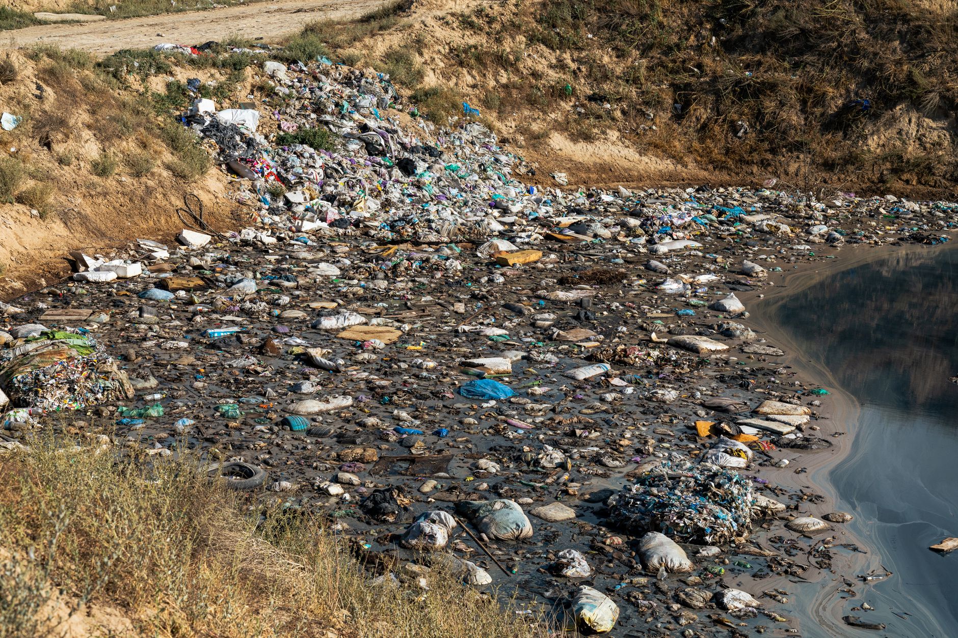 Ajnar River pollution